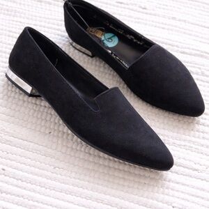 Seychelles Black Micro-Suede Flats Silver Heel Accent Size 6 NWT